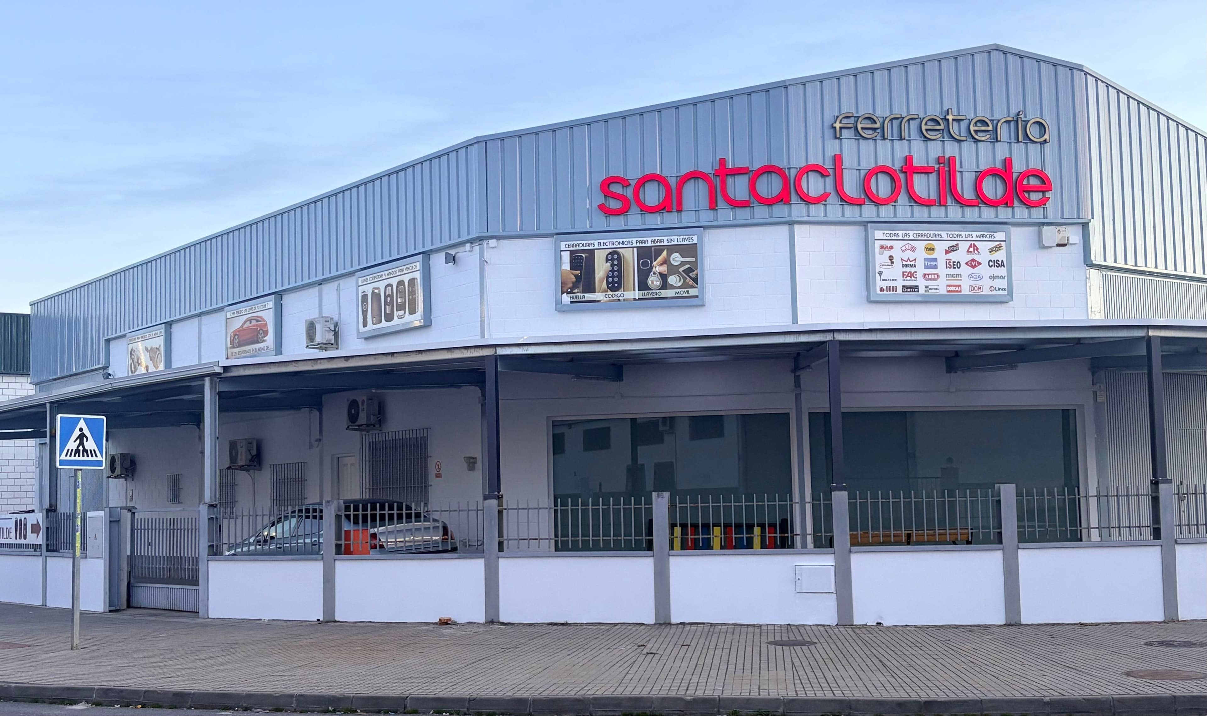 Fachada Santa Clotilde Polígono Juncaril